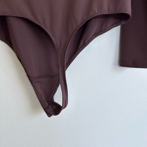 Abercrombie & Fitch Soft AF Twist Neck Burgundy Long Sleeve Bodysuit Size Large - Picture 6 of 6